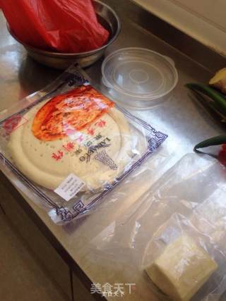 海路牛肉大虾9寸披萨的做法步骤：1