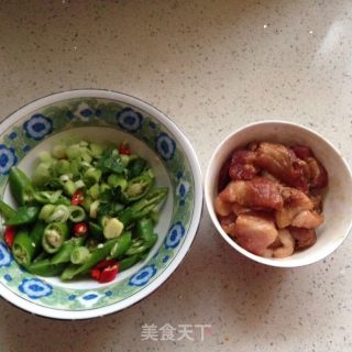 辣椒炒肉的做法步骤：2