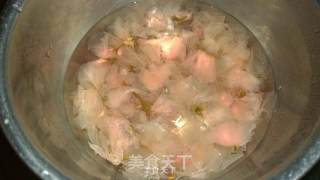 樱花慕斯蛋糕（不用烤箱超详细22步）的做法步骤：1