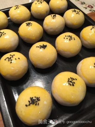豆沙蛋黄酥的做法步骤：18