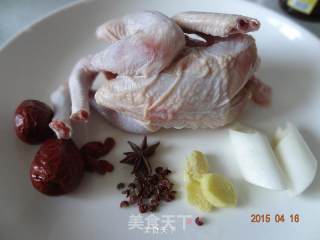 清汤童子鸡的做法步骤：1