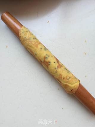 平底锅芝麻蛋卷的做法步骤：6