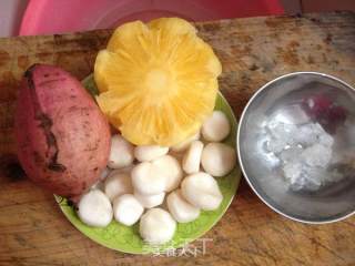 酸酸甜甜红薯菠萝汤的做法步骤：1