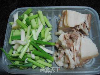 比例很重要——蒜苗回锅肉的做法步骤：3