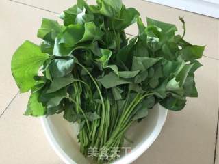 指天椒炒蕃薯梗的做法步骤：1