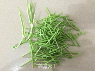 指天椒炒蕃薯梗的做法步骤：2