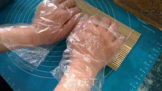 鲍鱼~北极虾寿司的做法步骤：6