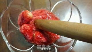 草莓乳酪慕斯的做法步骤：1