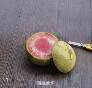 雕刻萝卜花让你的菜肴锦上添花的做法步骤：1
