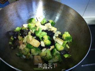 西兰花烧豆腐的做法步骤：7