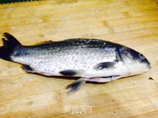 清蒸鲫鱼的做法步骤：1