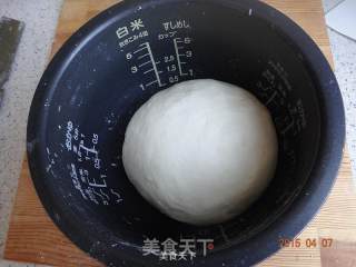 发面猪肉包子小笼包的做法步骤：1