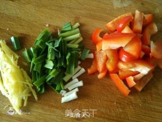 春笋炒培根的做法步骤：3