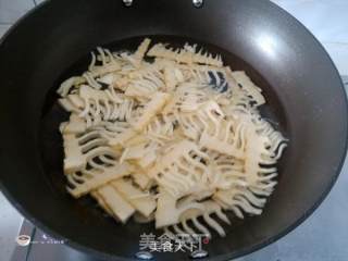 春笋炒培根的做法步骤：4