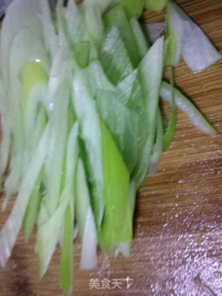 简单美味传统名菜经典之：三河小炒（又名 七彩小炒）的做法步骤：5