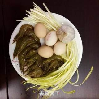 鲜虾仁韭黄炒鸡蛋的做法步骤：1