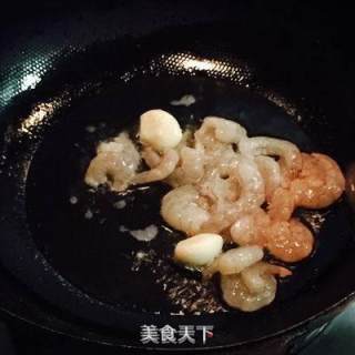 鲜虾仁韭黄炒鸡蛋的做法步骤：4