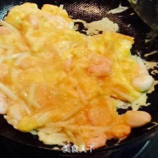 鲜虾仁韭黄炒鸡蛋的做法步骤：7