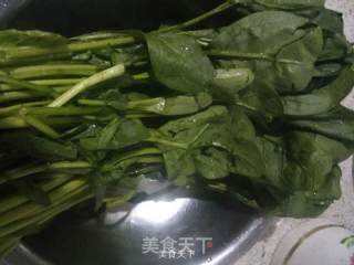 香菇爆翡翠（菠菜）的做法步骤：1
