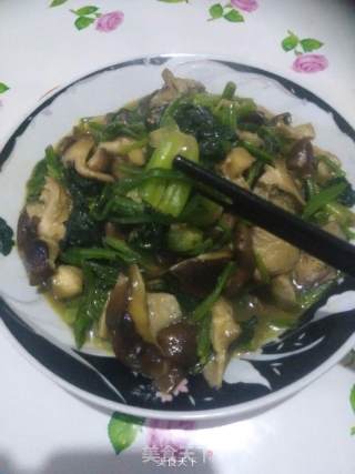 香菇爆翡翠（菠菜）的做法步骤：11