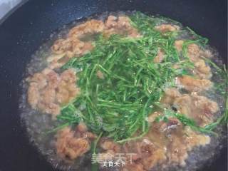 酥肉豆苗汤的做法步骤：4
