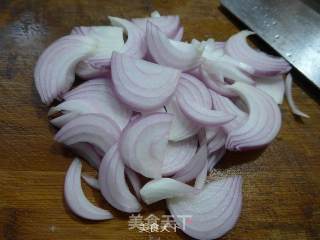 尖椒炒洋葱的做法步骤：2