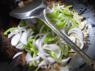 尖椒炒洋葱的做法步骤：4