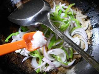 尖椒炒洋葱的做法步骤：6