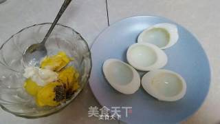 黑椒汁魔鬼蛋的做法步骤：2