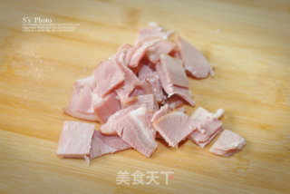 蚕豆季不可错过的美味之蚕豆蘑菇炒培根的做法步骤：1