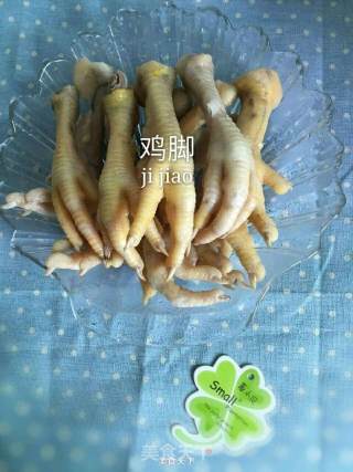鸡脚眉豆花生汤的做法步骤：2