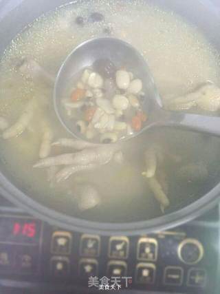 鸡脚眉豆花生汤的做法步骤：4
