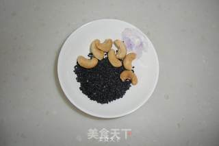 燕麦黑芝麻糊的做法步骤：1