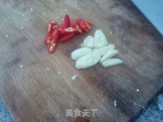 芦蒿炒咸肉的做法步骤：3