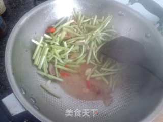 芦蒿炒咸肉的做法步骤：5