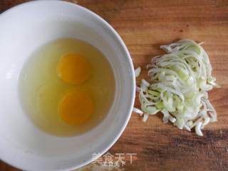 鸡蛋煎面的做法步骤：2