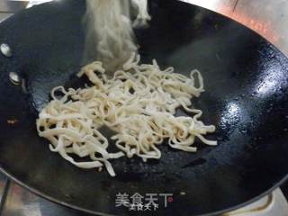 鸡蛋煎面的做法步骤：3