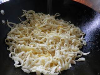 鸡蛋煎面的做法步骤：4