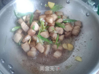 春笋红烧肉（详细步骤版）的做法步骤：9