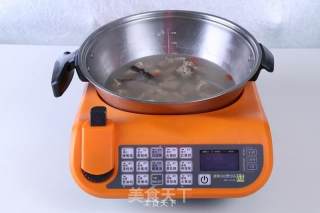 懒人版黄芪炖羊肉的做法步骤：2