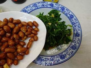 菠菜花生仁儿的做法步骤：12