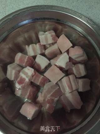 什锦红烧肉的做法步骤：1