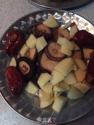 什锦红烧肉的做法步骤：3