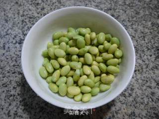 洋葱炒毛豆的做法步骤：2