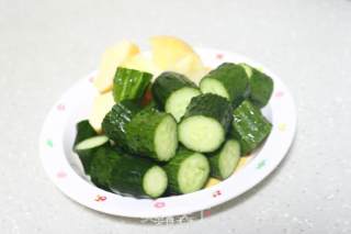 早餐来一份健康营养的蔬菜果汁的做法步骤：2