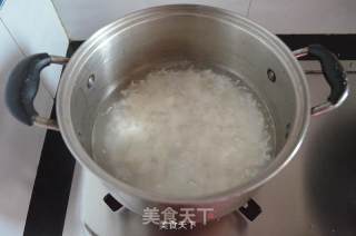 米酒年糕荷包蛋的做法步骤：2