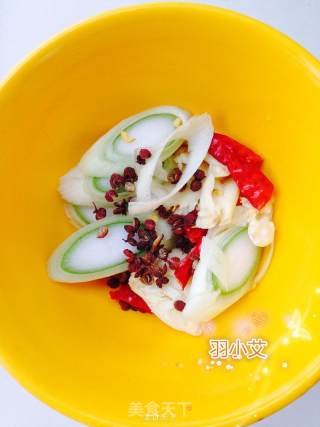 小艾的美食厨房之--辣炒花蛤的做法步骤：1