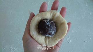 豆沙毛毛虫面包的做法步骤：10