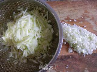 清爽烫面饺的做法步骤：3