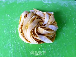 手擀南瓜面的做法步骤：8